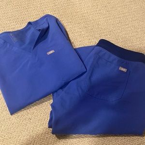 FIGS Brand Scrub set! Unloading my awesome FIGS scrubs as they are too big !